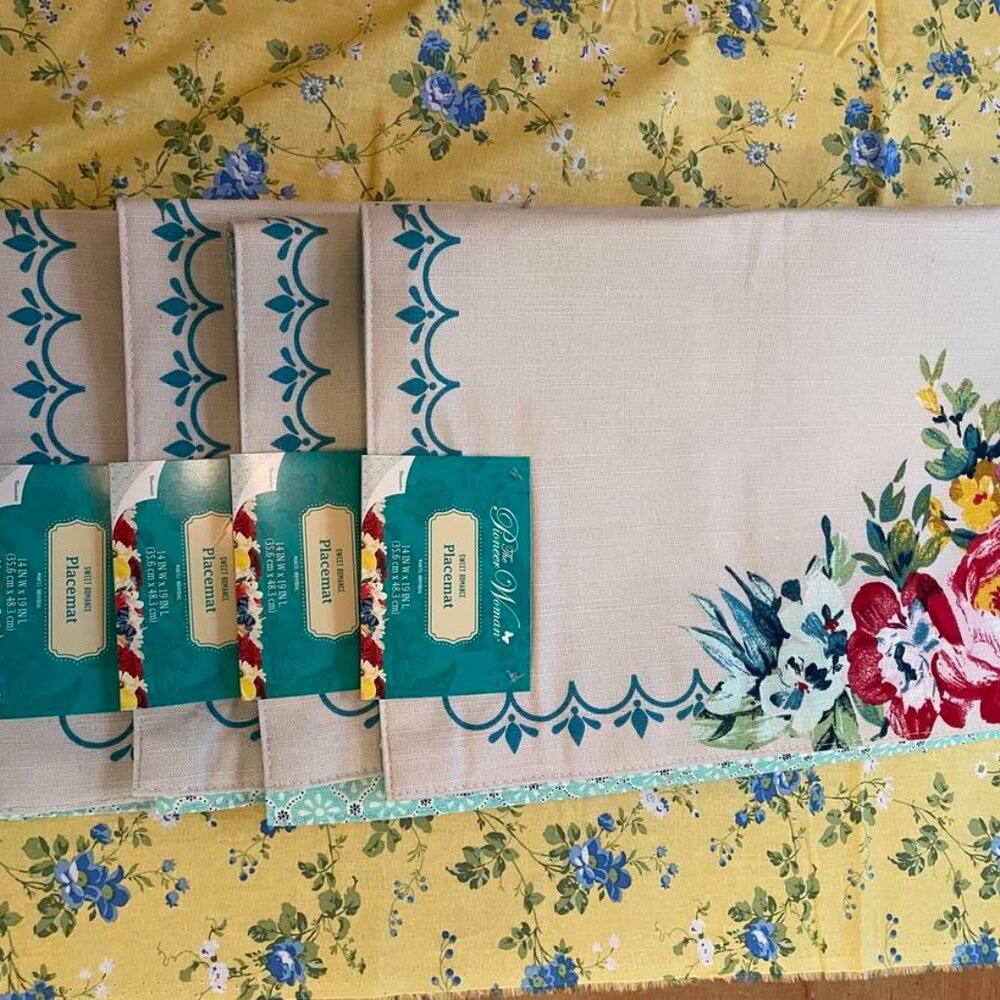 4 piece Pioneer Woman "Sweet Romance" Placemat Set!! NWT